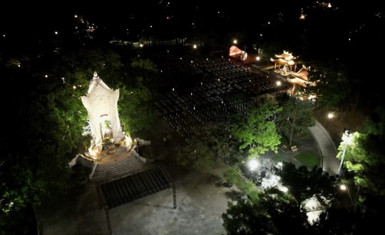Nghĩa trang Trường Sơn, đôi bờ Hiền Lương, Thành cổ Quảng Trị rực sáng trong ngày thống nhất